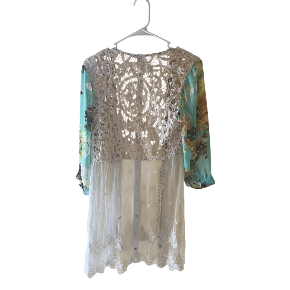 Gimmicks by BKE Crochet Lace Floral Sheer Kimono Cardigan Button Front Boho M - Picture 2 of 6